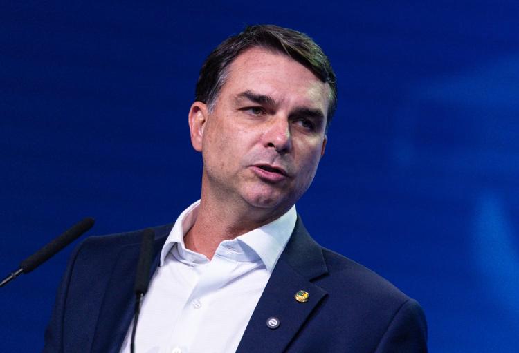 Flávio Bolsonaro foca plano de governo em reforma do STF e classificação de facções como terroristas
