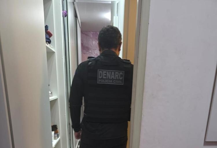 Operação contra tráfico de drogas mira fornecedores e finanças de grupo que continuou atuando mesmo após prisões em MT