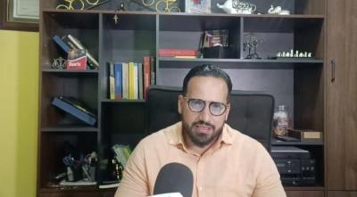 Fue agredido y sigue detenido: denuncian retraso en audiencia de coerción