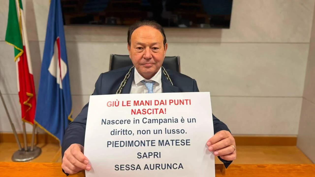 Punti nascita a rischio in Campania: Gennaro Oliviero occupa il Consiglio regionale