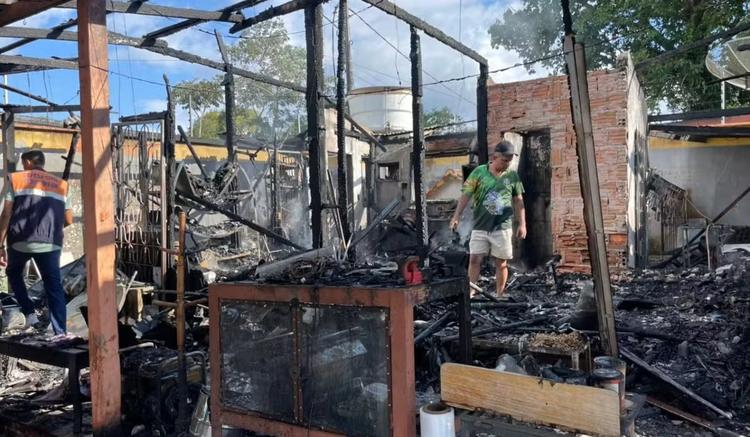 Incêndio destrói casa em Parintins no interior do Amazonas; VÍDEO