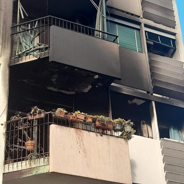 Morta a Milano nel rogo di una casa popolare, il quartiere di Niguarda chiede giustizia