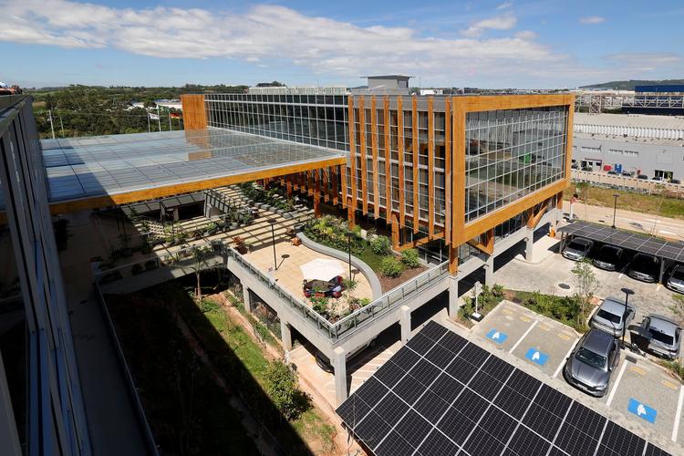 Empresa constrói prédio sem pregos ou parafusos no interior de SP; entenda técnica