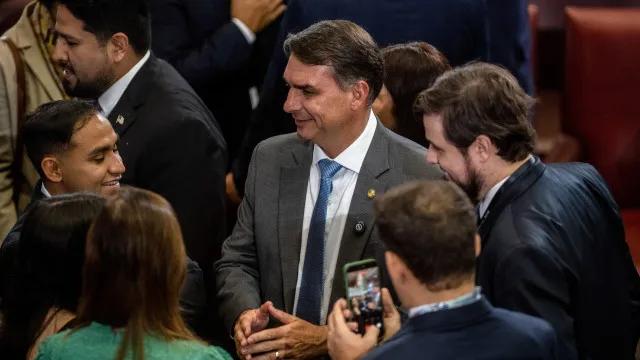 Classificação de PCC e CV como terroristas foi rejeitada no Senado sem resistência de Flávio Bolsonaro
