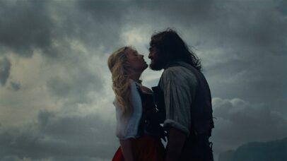 ‘O Morro dos Ventos Uivantes’, com Margot Robbie, estreia no streaming