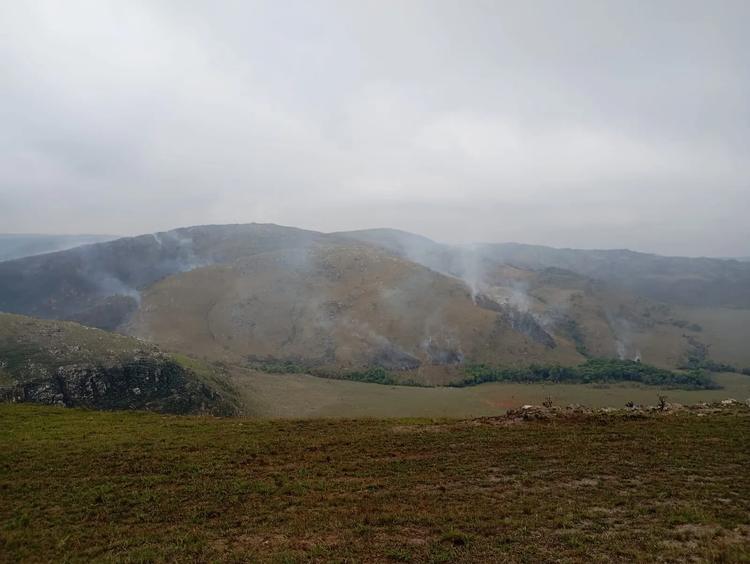 Incêndio destrói área equivalente a 140 campos de futebol próxima à Casca d’Anta na Serra da Canastra