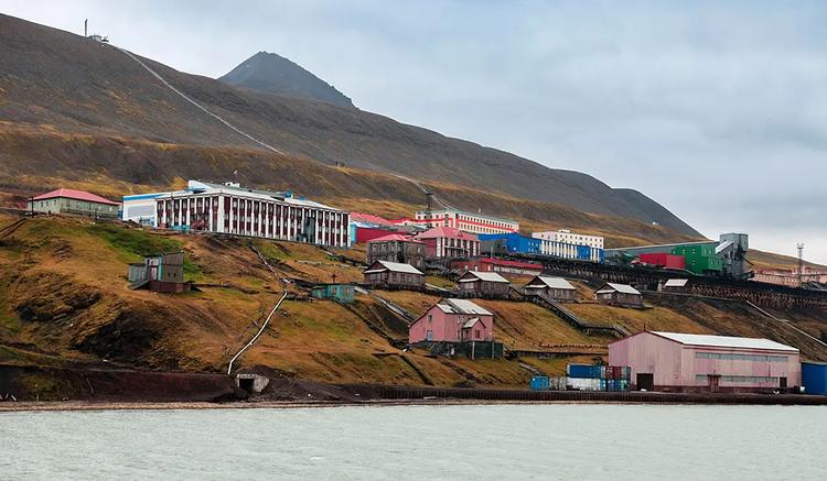 Dieses Bild hat ein leeres Alt-Attribut. Der Dateiname ist Barentsburg-Svalbard.webp
