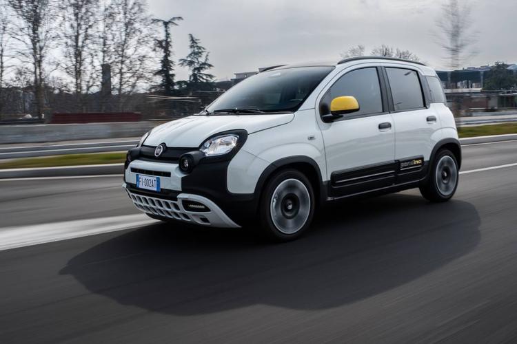 Auto, vendite in crescita ed "effetto Hormuz" sulle elettriche