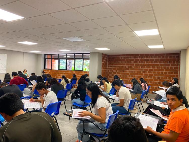 Miles de jóvenes compiten por un lugar en la UAEM; estos son los estudiantes que se quedarán fuera