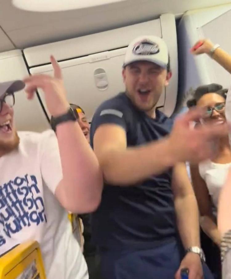 Il volo Ryanair si trasforma in una discoteca: tra alcol e balli scoppia il caos a bordo
