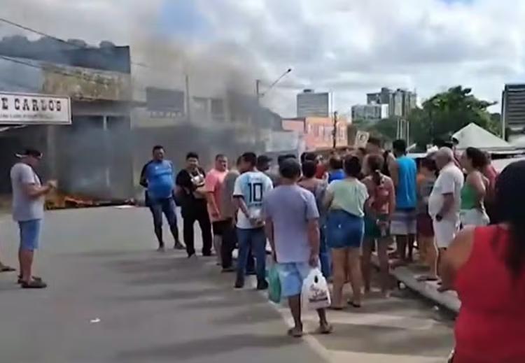 Comerciantes fazem protesto no Mercado Central de João Pessoa