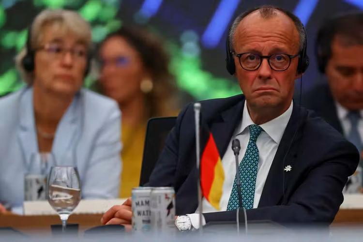 Chanceler alemão chama vitória de partido de extrema-direita de 'desastre', mas promete ficar no cargo