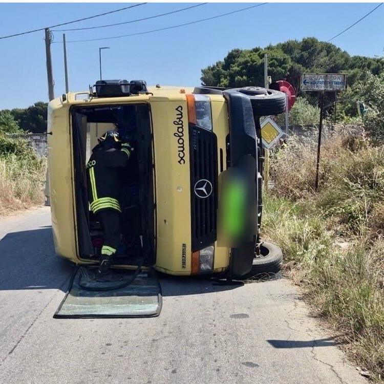 Auto contro scuolabus a Mazara del Vallo, 14 bimbi feriti. In macchina coppia con 5 ragazz...