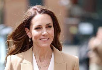 Principessa Kate Middleton a sorpresa nell'ospedale dove curò cancro, ringrazia medici e incontra pazienti