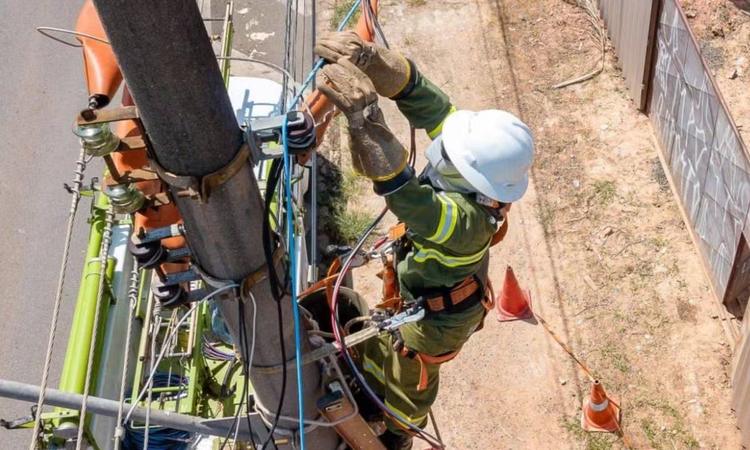 ANEEL aplica multa recorde de R$ 82,7 milhões à Neoenergia Coelba por irregularidades em conexão de energia solar
