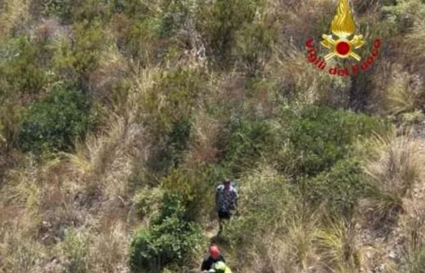 Paura a Camerota per due escursionisti dispersi nel Vallone del Marcellino: salvati dall’elicottero “Drago”