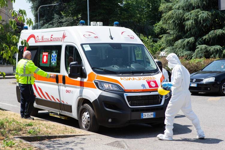 Sospetti casi di Ebola, ricoverate a Milano due persone rientrate dall'Uganda. Il ministero attiva il monitoraggio sanitario