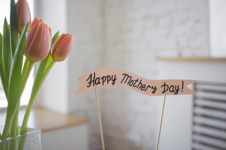 El amor de una madre: reflejo del corazón de Dios