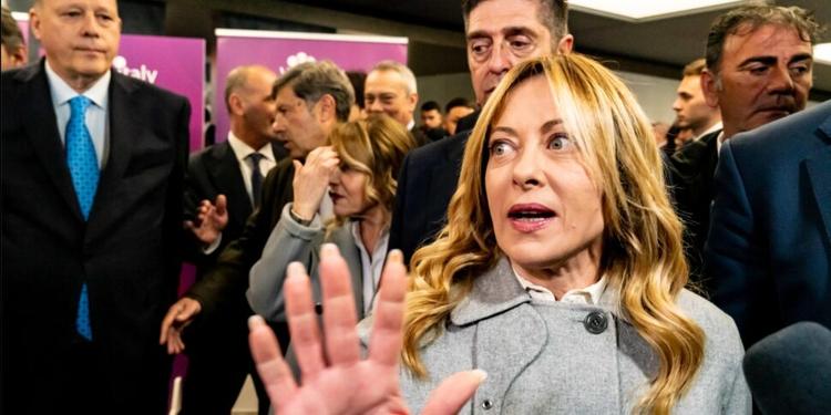 Meloni: sospeso il rinnovo automatico dell'accordo di difesa con Israele. La replica: "non ha ripercussioni pratiche"