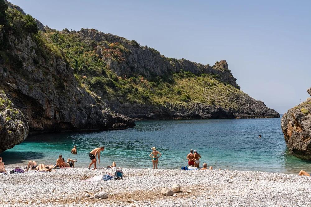 Perla nascosta o paradiso affollato? Le 5 spiagge segrete del Cilento che ancora non conosci
