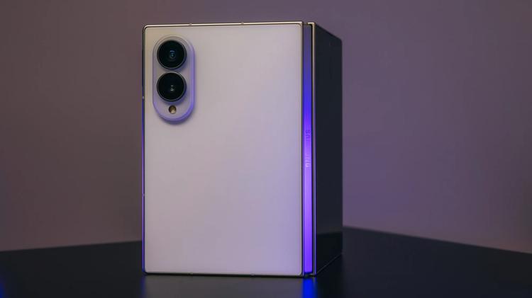 camera array on galaxy z fold 8 smartphone
