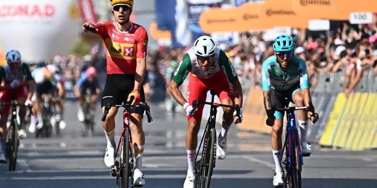 Giro d'Italia: Lavik vince a Milano, Vingegaard resta in maglia rosa