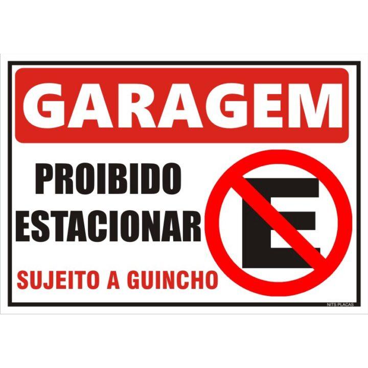Estacionar em frente à garagem é infração prevista no Código de Trânsito Brasileiro
