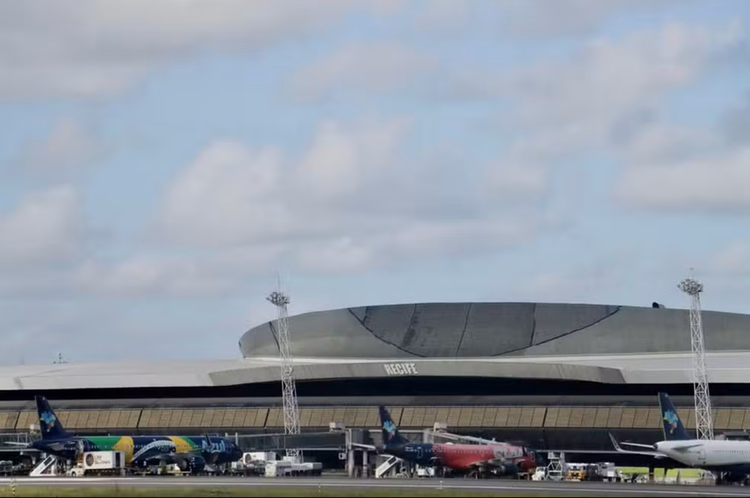 Chuva em PE: mais de 10 voos são desviados do Aeroporto do Recife e ramal do metrô é interditado
