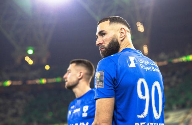 عقبة مالية تهدد رحيل بنزيما عن الهلال.. وهداف البريميرليغ في الانتظار