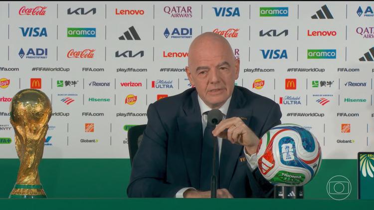 Presidente da Fifa lamenta corte de árbitro da Somália, mas diz que não pode mandar nos países-sede