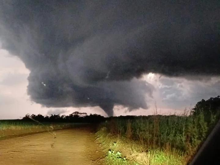 Tornado derruba residências e deixa quatro feridos no Noroeste gaúcho