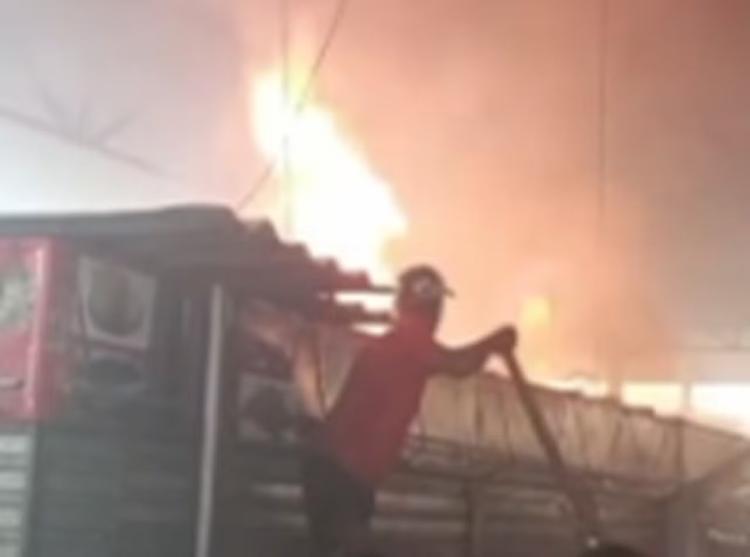 Incêndio atinge Mercado Público de Arapiraca e assusta comerciantes