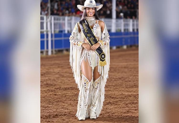 Sobrinha de Rainha de Rodeio morta por raio recebeu descarga elétrica e ficou sem 'sentir as pernas', diz tia