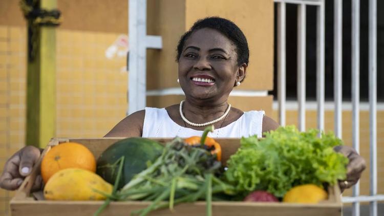 O que acontece com a comida que sobra? Conheça projetos que reduzem desperdício, fome, poluição e prejuízos no agro