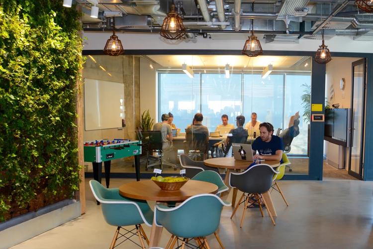 Meta supprime 8 000 emplois pour financer sa nouvelle offensive dans l’IA