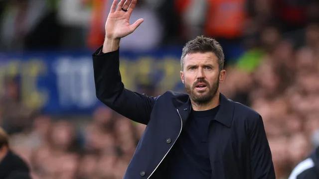 Manchester United vive crise e proíbe jogadores de falar com a imprensa