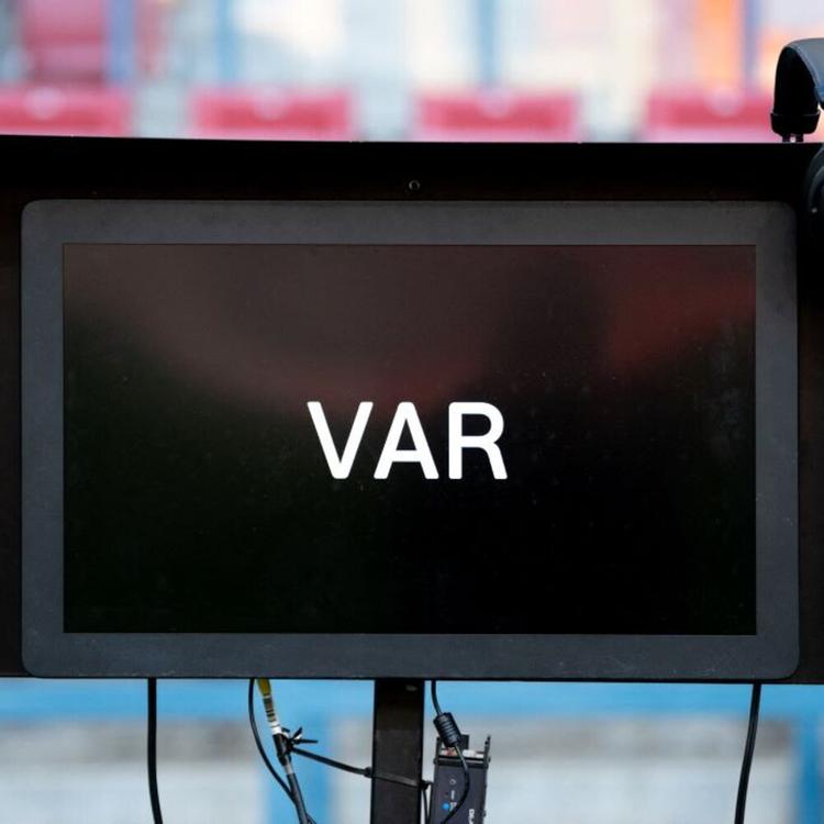 “Pugno, carta, forbice. Il codice Rocchi per pilotare il Var”