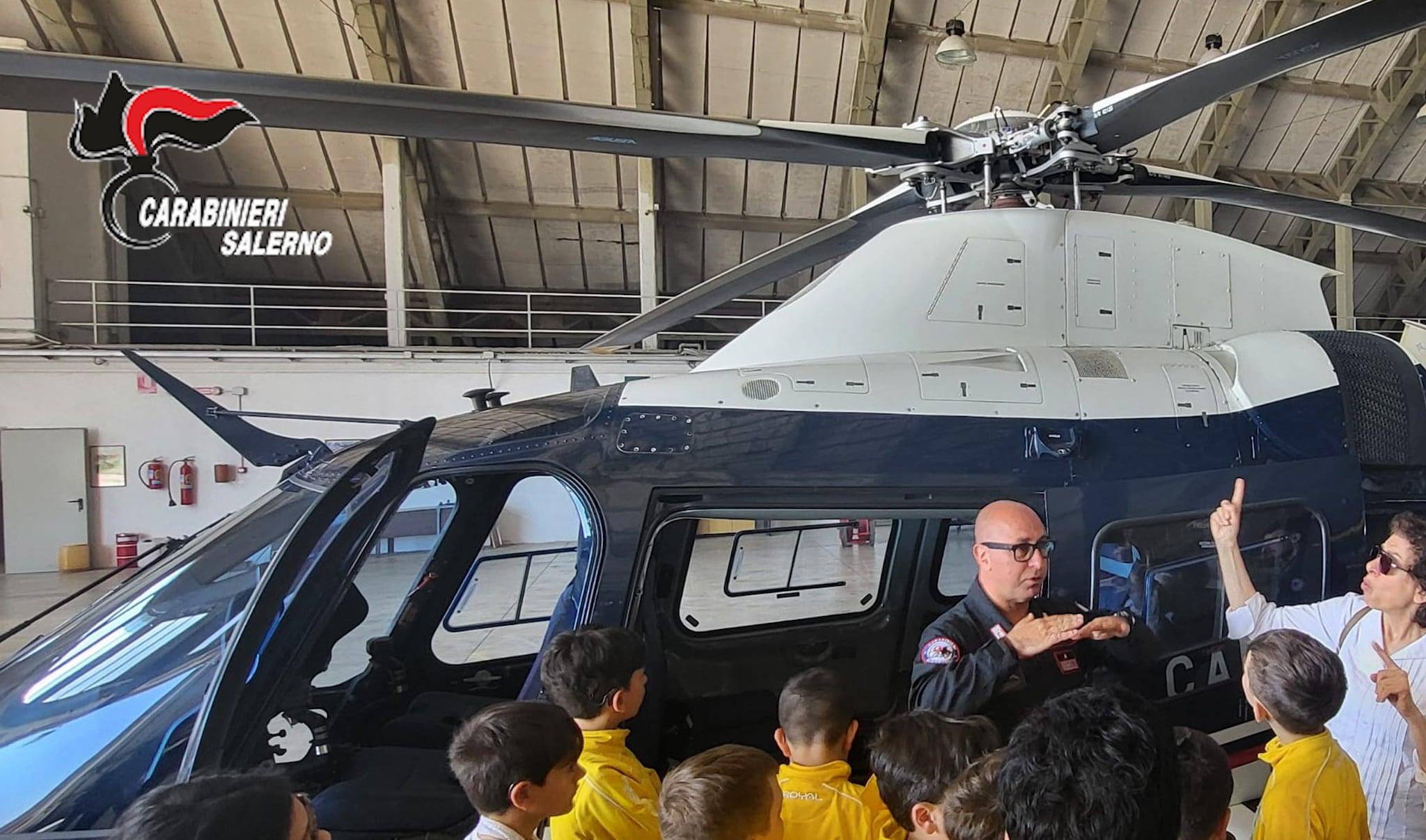 Pontecagnano, “piccoli ospiti, grandi emozioni”: alunni in visita al Nucleo Elicotteri dei Carabinieri