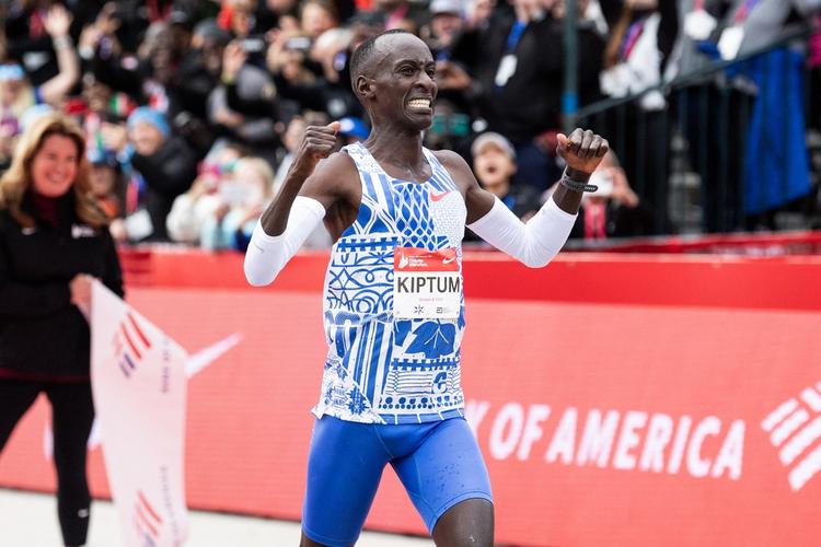 Morre, aos 24 anos, Kelvin Kiptum, recordista mundial da maratona