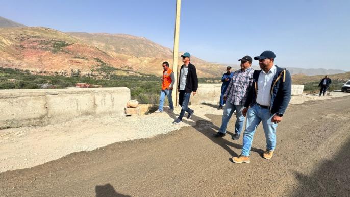 عامل إقليم شيشاوة يتفقد مشاريع تأهيل مؤسسات تعليمية وبنيات طرقية بعدد من الجماعات القروية