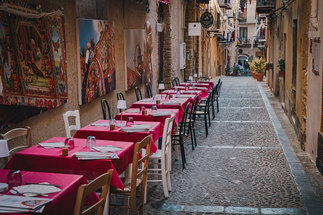 Colori, profumi e dettagli: ogni via di Cefalù ha qualcosa da raccontare!✨ #visitcefalu