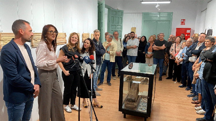 Aspe recupera la historia de sus tejeras con una exposición sobre su pasado cerámico e industrial
