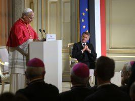 Papa in Francia: “giusta laicità per costruire insieme la pace”