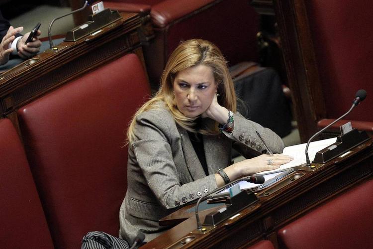 "Sono molto perplessa: squilibrio di interessi se si entra in un giornale"