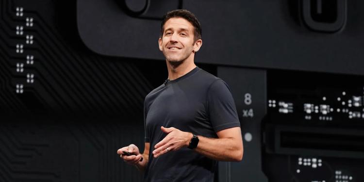 John Ternus donne le ton chez Apple : plus d’IA, sans renier l’ADN de la marque