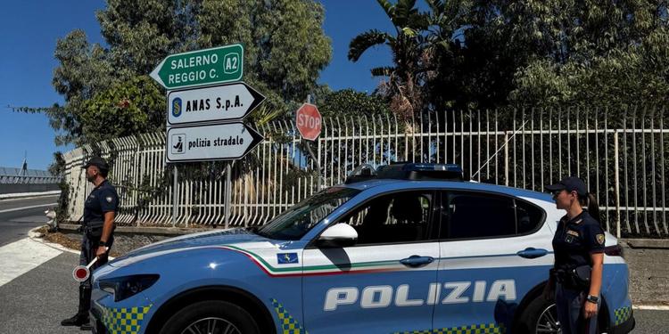 Inseguimento nella notte sulla A2 in Calabria: in auto oltre 2 chili di cocaina, arrestato un giovane a Villa San Giovanni