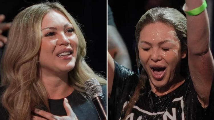 Durante batismo, ex-stripper que teve encontro com Jesus após orar diz: “Pertenço a Ele”