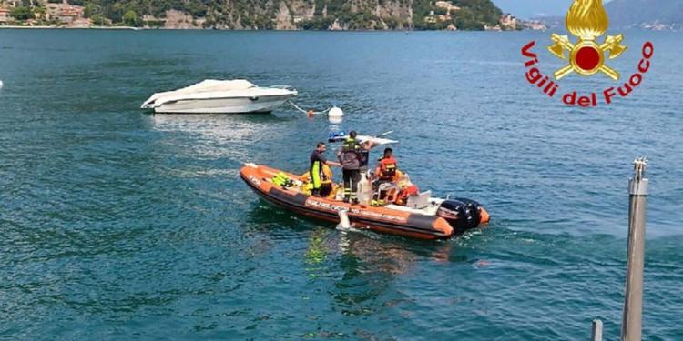 Turista si tuffa con uno dei tre figli nel lago di Como e non riemerge