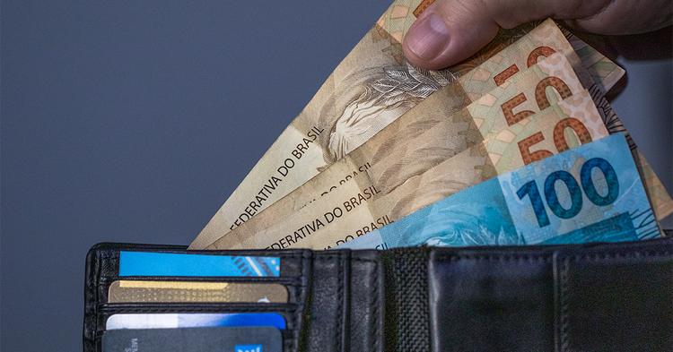 Banco Central reduz juros a 14% em meio a riscos inflacionários