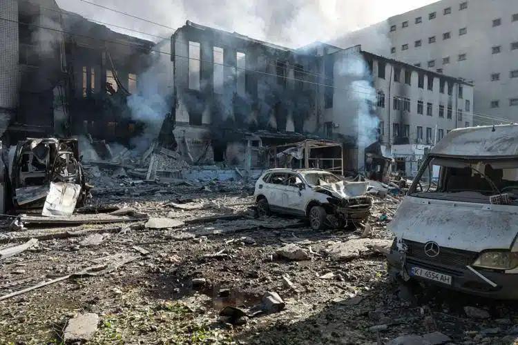 Ucraina, drone russo colpisce autobus a Nikopol: 5 morti. Allarme Usa su presunti piani di omicidi contro Kiev e alleati